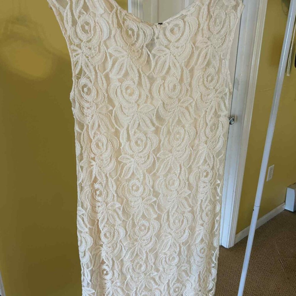 Cream Lace Dress with Lining; Size M, Never worn